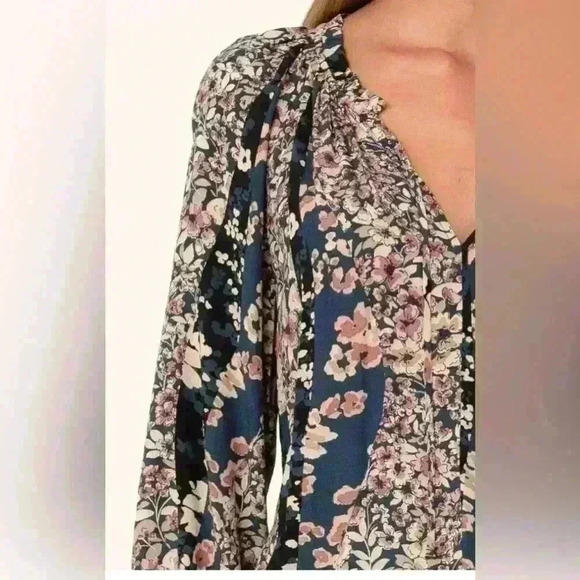 Lovestitch floral Maddie blouse size medium - Picture 3 of 7